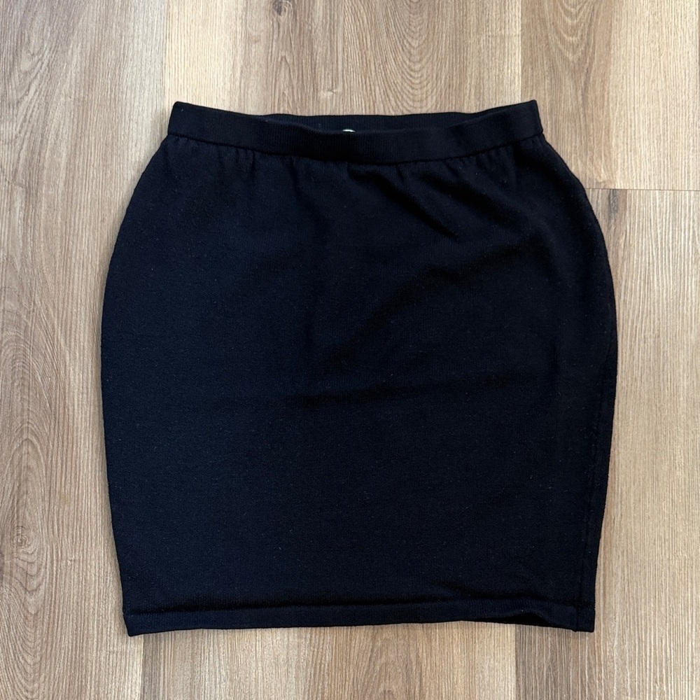 St. John Vintage Wool Blend Black Knee Length Skirt Size 14 or XL